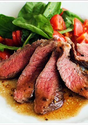牛肉のタリアータ、トマトとルッコラ添え-レシピのメイン写真