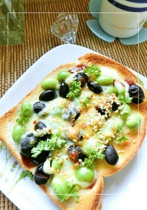 ソース味もｲｲﾈ⋆枝豆×黒豆のトースト-レシピのメイン写真