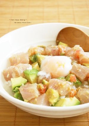 塩トマトで♪マグロとアボカドの温玉丼-レシピのメイン写真