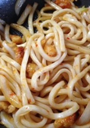 激安☆カリカリ鶏皮のピリ辛焼きうどん-レシピのメイン写真