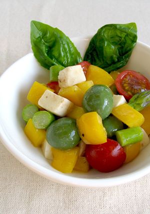 オリーブと彩り野菜のアンチョビ風味サラダ-レシピのメイン写真