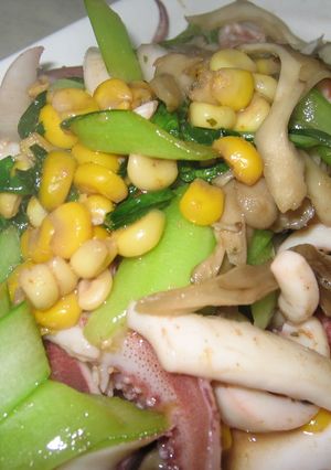 イカとチンゲン菜のオイスター炒め-レシピのメイン写真