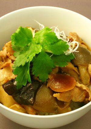 ヘルシーなのにボリューム満点和風きのこ丼-レシピのメイン写真