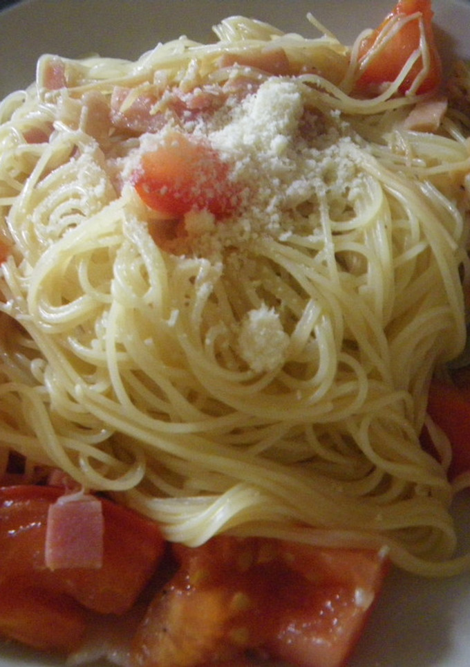 トマトとエノキ茸の和洋風パスタ-レシピのメイン写真