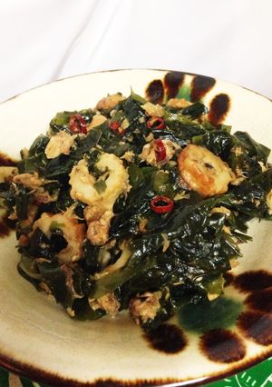 サバ缶とワカメの炒め煮-レシピのメイン写真