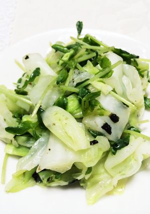 豆苗とキャベツのナムル風サラダ-レシピのメイン写真