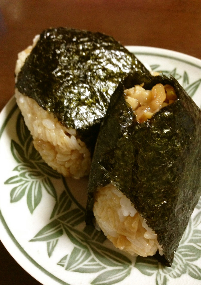 鶏皮の甘辛煮♪おにぎり-レシピのメイン写真