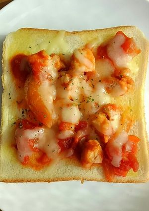 チキンのトマト煮をリメイクピザパン-レシピのメイン写真