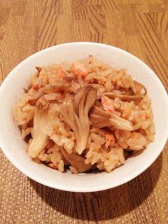 舞茸と鮭の炊き込みご飯-レシピのメイン写真