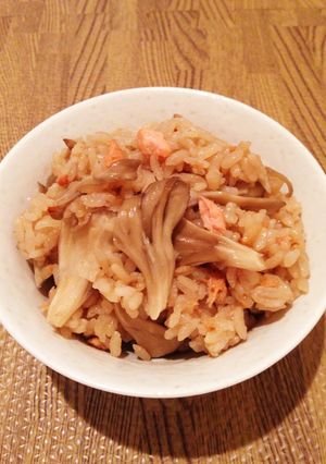 舞茸と鮭の炊き込みご飯-レシピのメイン写真