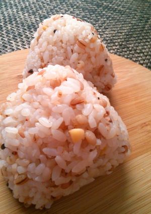 水塩で作る！五穀米のおにぎり-レシピのメイン写真