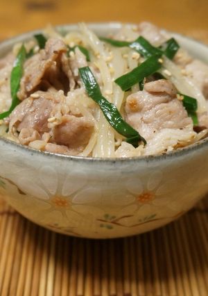 塩麹で柔らか☆豚肉ともやしのスタミナ丼-レシピのメイン写真