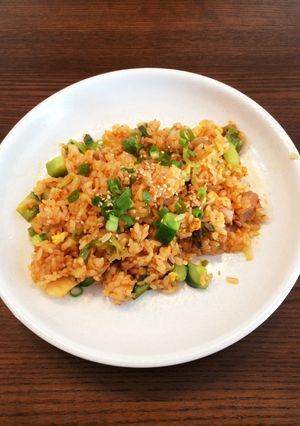 前日のヤンニョムチキンがチャーハンに！-レシピのメイン写真