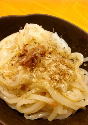 タコ米うどんの梅和え、おかか乗せ-レシピのメイン写真