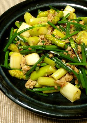 花にらとアスパラの豆板醤炒め-レシピのメイン写真