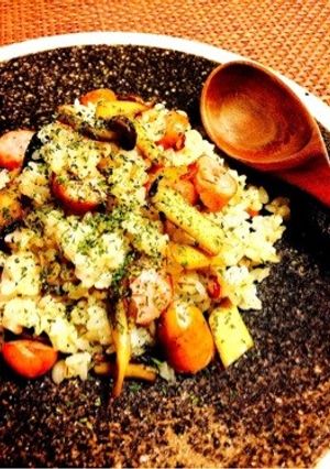 【10分】きのことウインナーの黒胡椒炒飯-レシピのメイン写真
