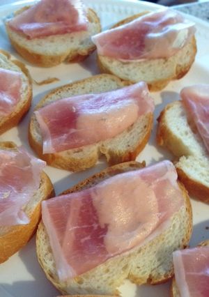 クリームチーズと生ハムのブルスケッタ-レシピのメイン写真