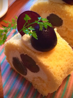 秋デザート❁ぶどう(巨峰)のロールケーキ-レシピのメイン写真