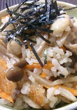 鶏肉＆しめじの炊き込みご飯～甘めの薄味♪-レシピのメイン写真