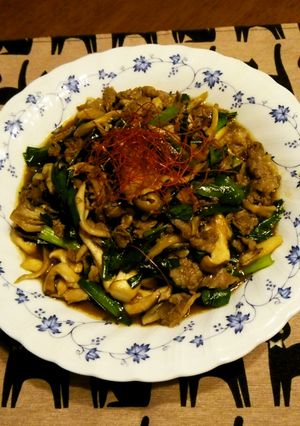 秋!きのこ*ニラ*牛肉のオイマヨ炒め♪-レシピのメイン写真