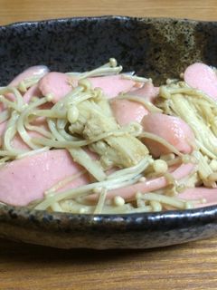 簡単!えのきと魚肉ソーセージのバター炒め-レシピのメイン写真