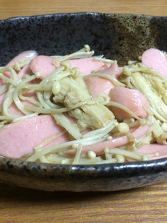 簡単!えのきと魚肉ソーセージのバター炒め-レシピのメイン写真