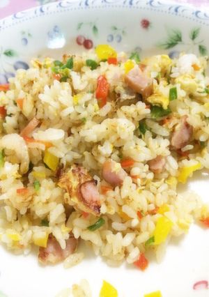 カラフル☆チャーハン〈3種のピーマン〉-レシピのメイン写真