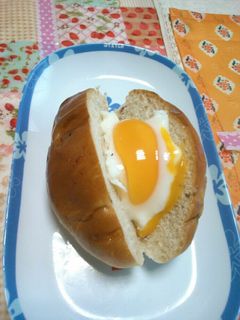 目玉焼きサンドロールパン-レシピのメイン写真