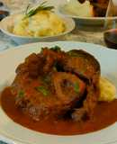 仔牛の骨付きスネ肉で作るビーフシチュー