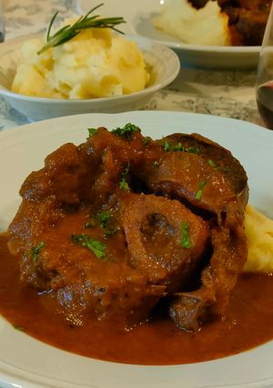仔牛の骨付きスネ肉で作るビーフシチュー-レシピのメイン写真