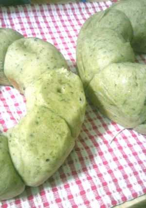 野草を楽しむ~鍋で焼くよもぎのちぎりパン-レシピのメイン写真