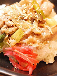 秋香る♪豚とキノコの甘辛丼ぶり-レシピのメイン写真