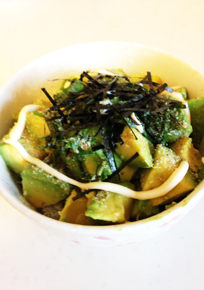 カフェ気分♪アボカドとしらすの簡単丼-レシピのメイン写真
