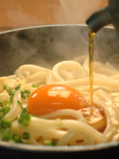 お月見!?茹でたうどんまんまで釜玉うどん-レシピのメイン写真