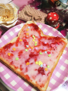 子どもの朝ごはんに♪甘々いちごみるくぱん-レシピのメイン写真