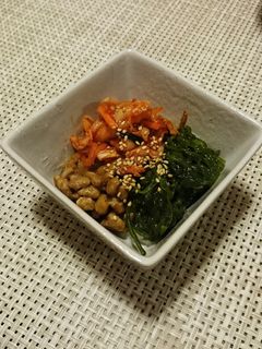 簡単おつまみ♪キムチめかぶ納豆-レシピのメイン写真