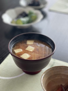 甘くて美味しい簡単玉ねぎと豆腐のお味噌汁-レシピのメイン写真