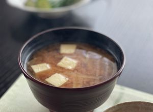 甘くて美味しい簡単玉ねぎと豆腐のお味噌汁-レシピのメイン写真