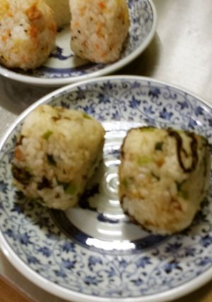 ☺塩昆布と野沢菜とおかかのおにぎり-レシピのメイン写真