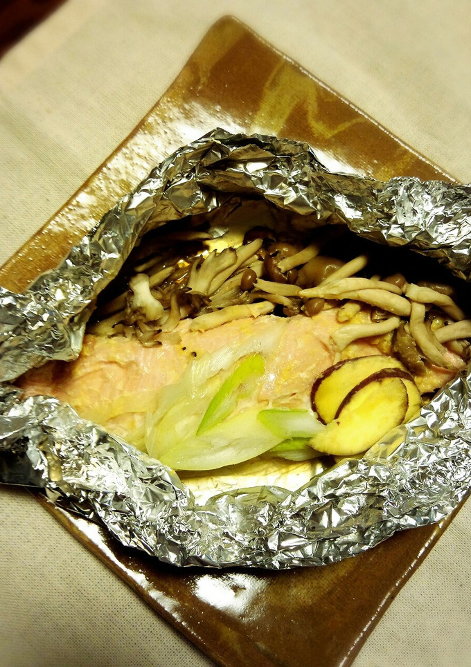 秋を感じる鮭のホイル焼き…西京味噌バター-レシピのメイン写真