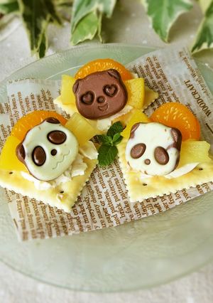 ✿さくさくぱんだ✿onクラッカー-レシピのメイン写真