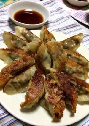 ヘルシー＆節約レシピ♪鶏と豆苗の餃子-レシピのメイン写真