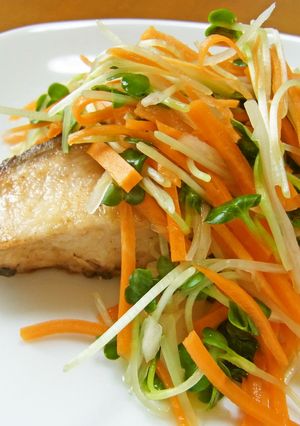 鮭のムニエルエスニック風野菜乗せ-レシピのメイン写真