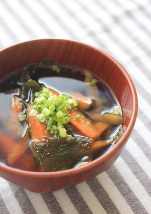 麦味噌で金平牛蒡とわかめのお味噌汁。-レシピのメイン写真