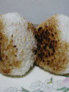 焼肉のたれで焼きおにぎり♪-レシピのメイン写真