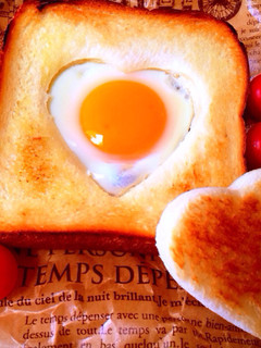 朝ごはんに!トーストとハートの目玉焼き♡-レシピのメイン写真