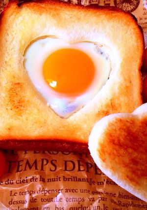 朝ごはんに!トーストとハートの目玉焼き♡-レシピのメイン写真