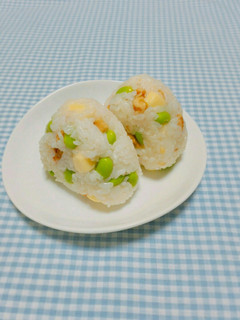〖枝豆と胡桃とチーズのおにぎり〗-レシピのメイン写真