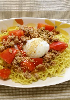 炒めトマトと温泉卵の中華混ぜ麺-レシピのメイン写真