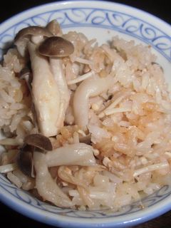 うま!♪イカの塩辛とキノコの炊き込みご飯-レシピのメイン写真